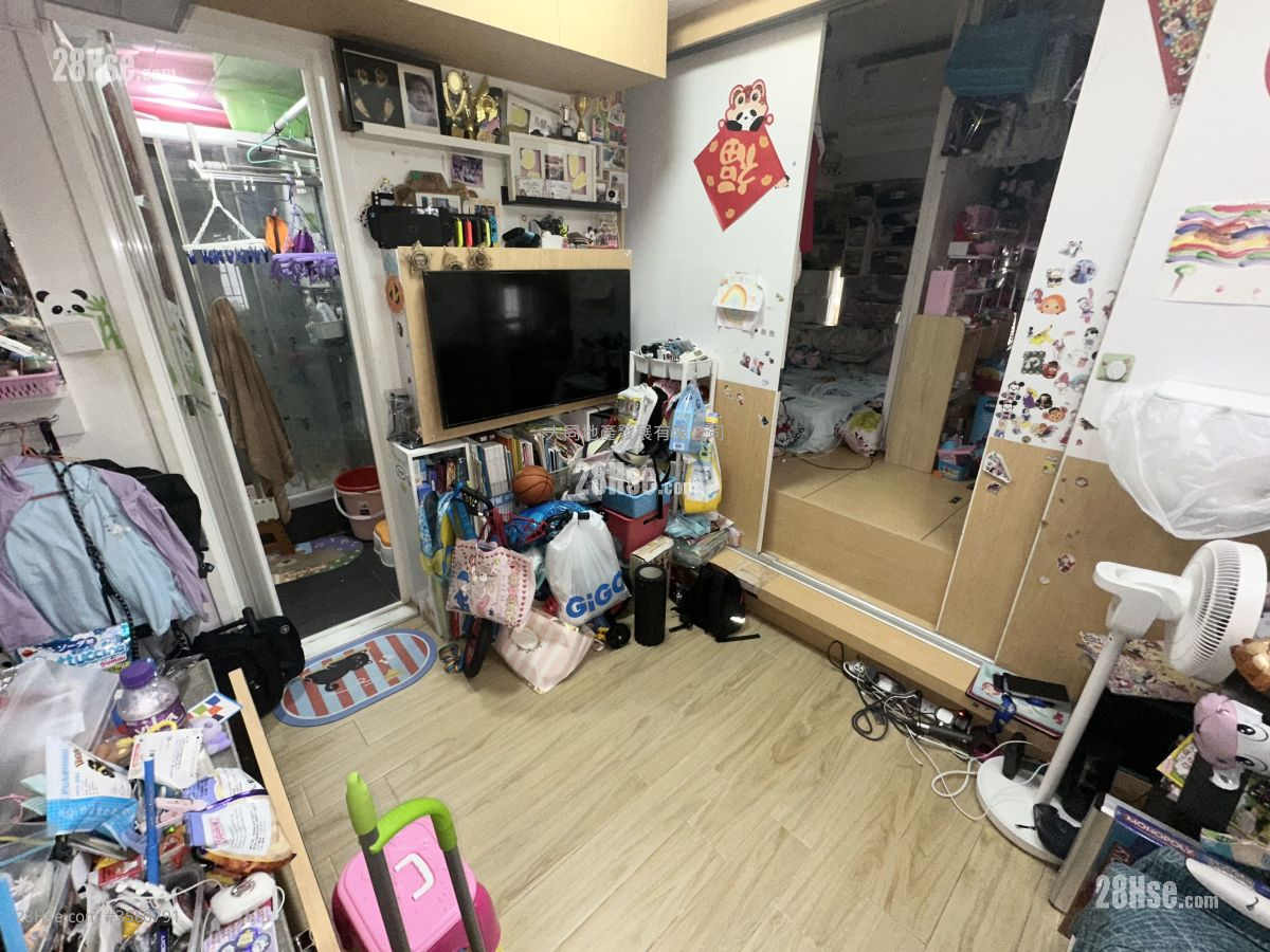 鸿威大厦 售盘 开放式间隔 , 1 浴室 306 平方尺 ( 28.4 平方米 ) 鸿威大厦 售盘 开放式间隔 , 1 浴室 306 平方尺 ( 28.4 平方米 )