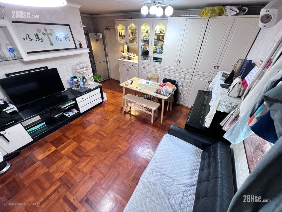 Wing Fok Centre Sell 3 Bedrooms 589 ft² ( 54.7 m² )