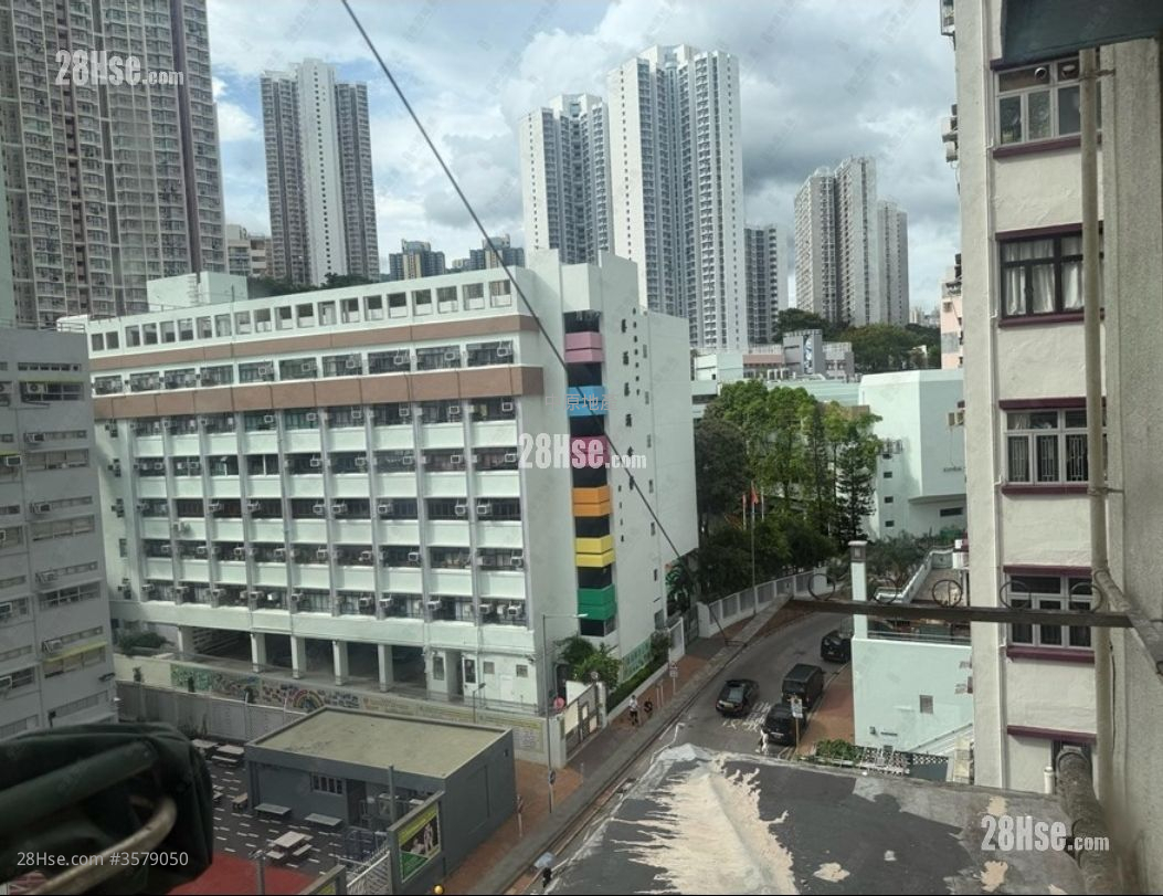 Kwai Lok Building Sell 2 Bedrooms , 1 Bathroom 399 ft² ( 37.1 m² )