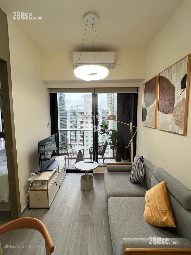 The Queens Rental 1 Bedroom , 1 Bathroom 266 ft² ( 24.7 m² )