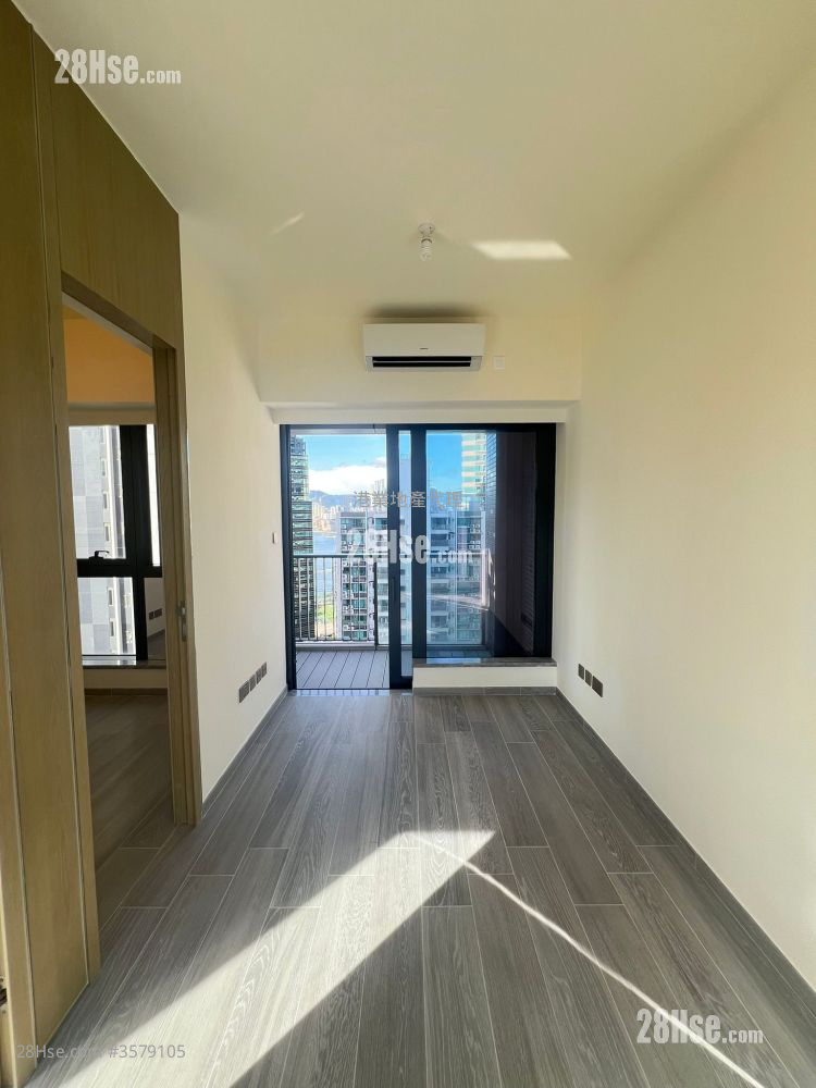 The Queens Rental 2 Bedrooms , 1 Bathroom 426 ft² ( 39.6 m² )