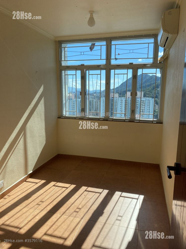 Tsz On Court Sell 3 Bedrooms , 1 Bathroom 598 ft² ( 55.6 m² )
