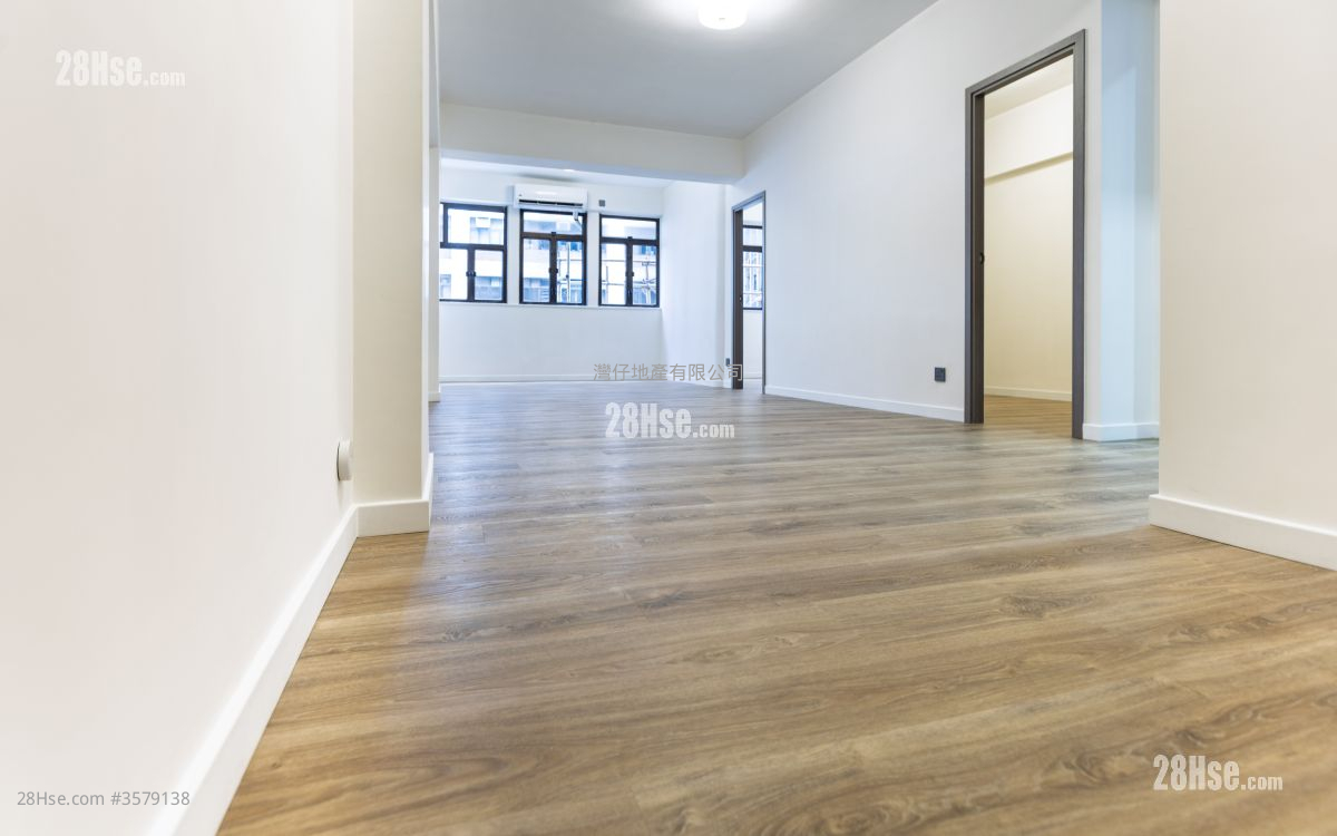 Lap Tak Building Sell 2 Bedrooms , 1 Bathroom 598 ft² ( 55.6 m² )