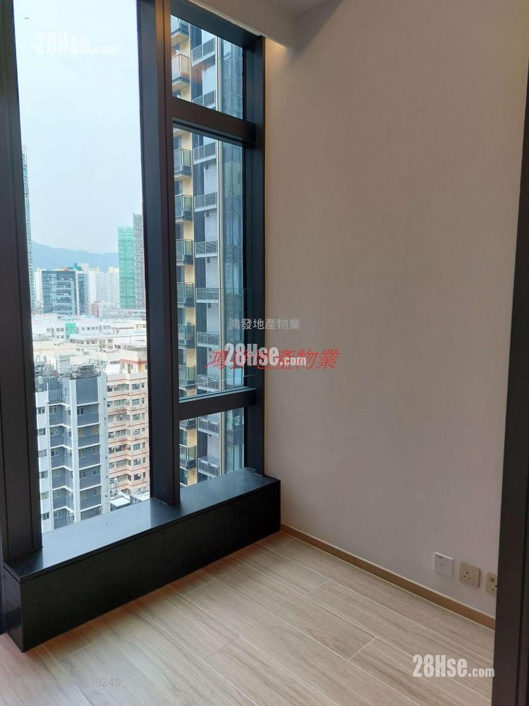 Aquila Square Mile Rental Studio 197 ft² ( 18.3 m² )