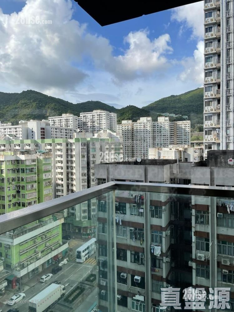 Giovane Sell 2 Bedrooms , 1 Bathroom 340 ft² ( 31.6 m² )