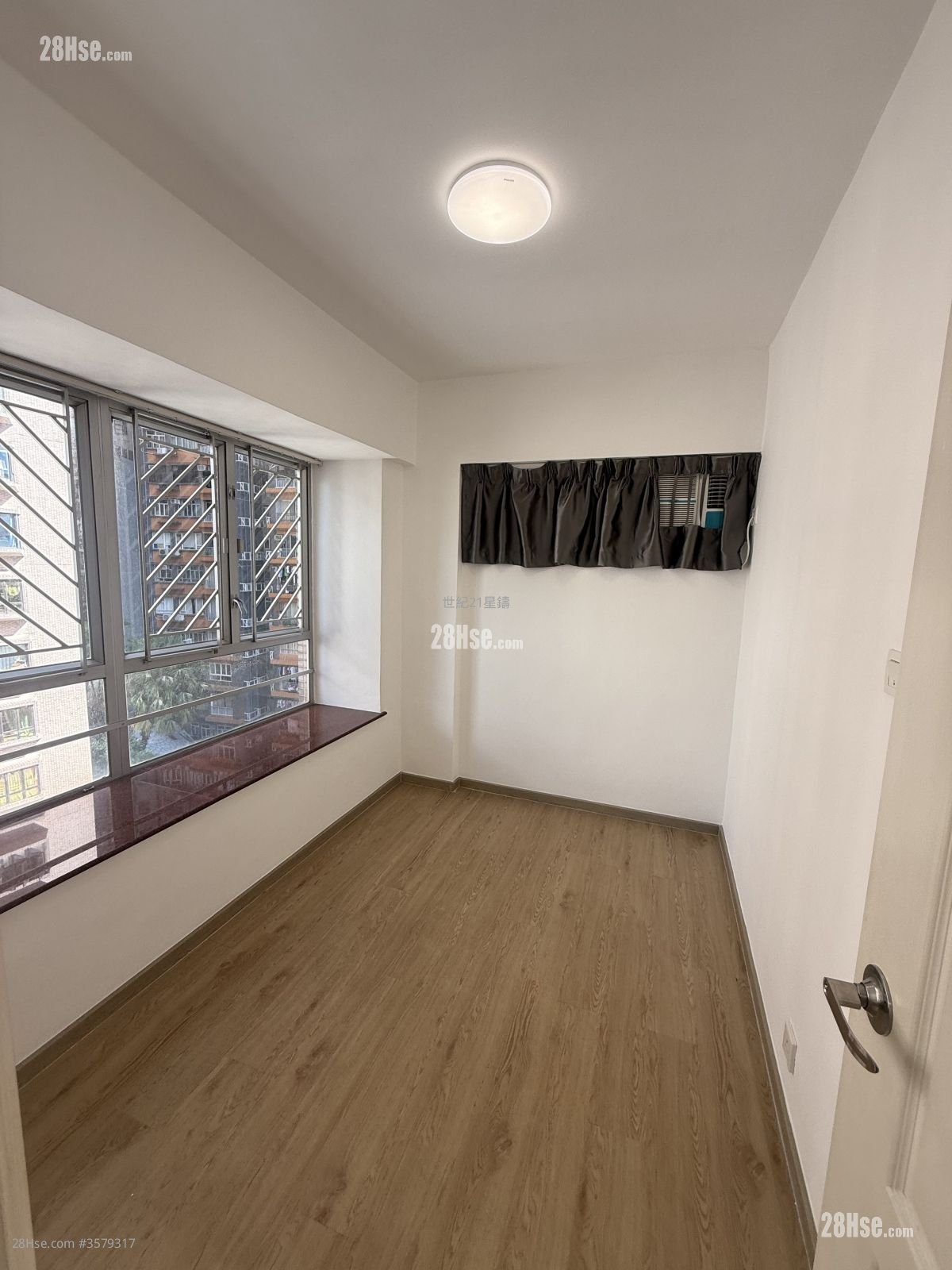 The Bonham Mansion Rental 2 Bedrooms , 1 Bathroom 384 ft² ( 35.7 m² )