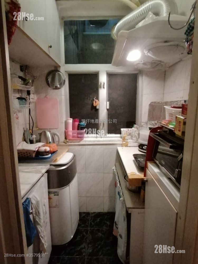 Wing Tak Mansion Rental 3 Bedrooms , 1 Bathroom 357 ft² ( 33.2 m² )
