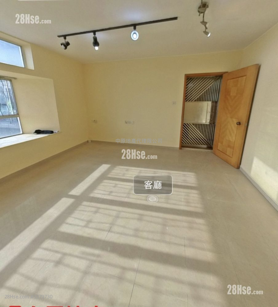 Pierhead Garden Rental 3 Bedrooms , 2 Bathrooms 668 ft² ( 62.1 m² )