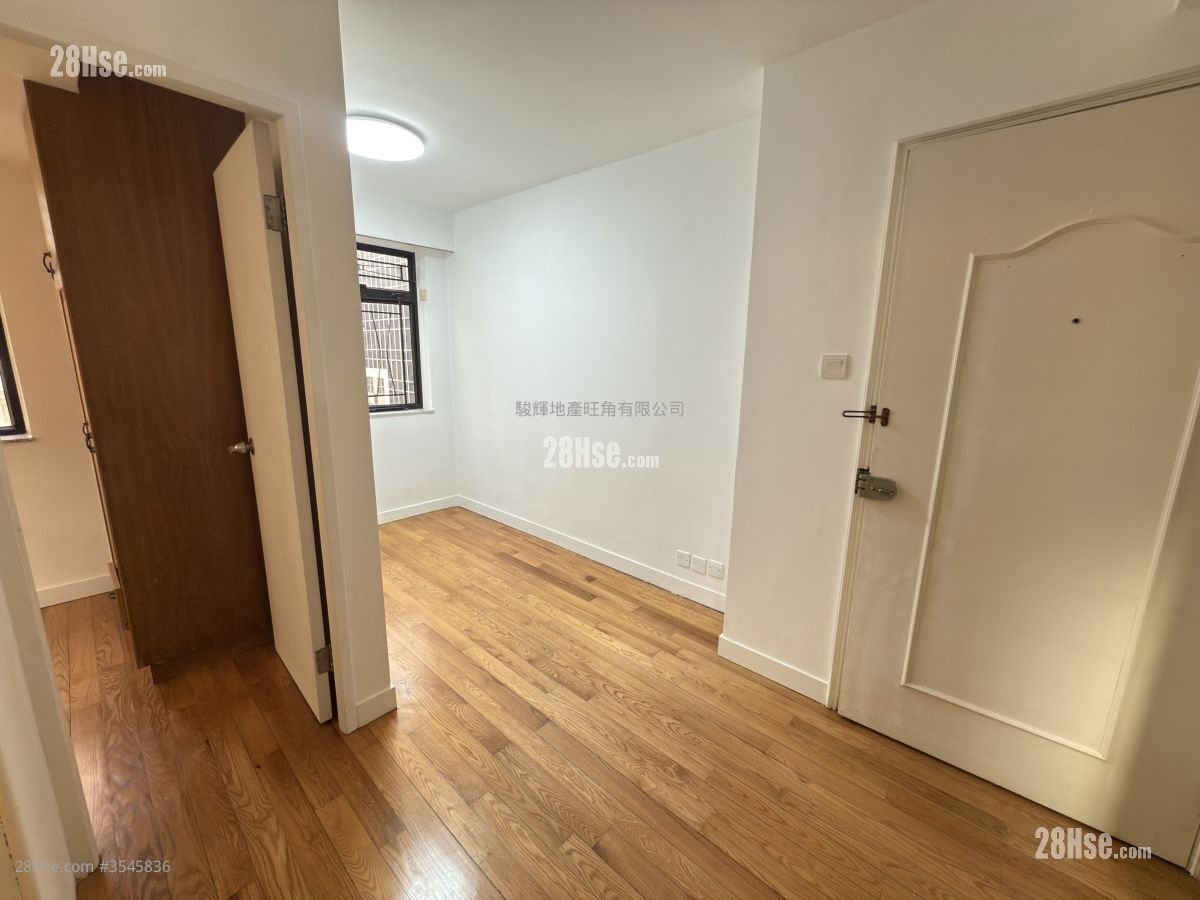 Wai Ching Court Sell 1 Bedroom , 1 Bathroom 270 ft² ( 25.1 m² )