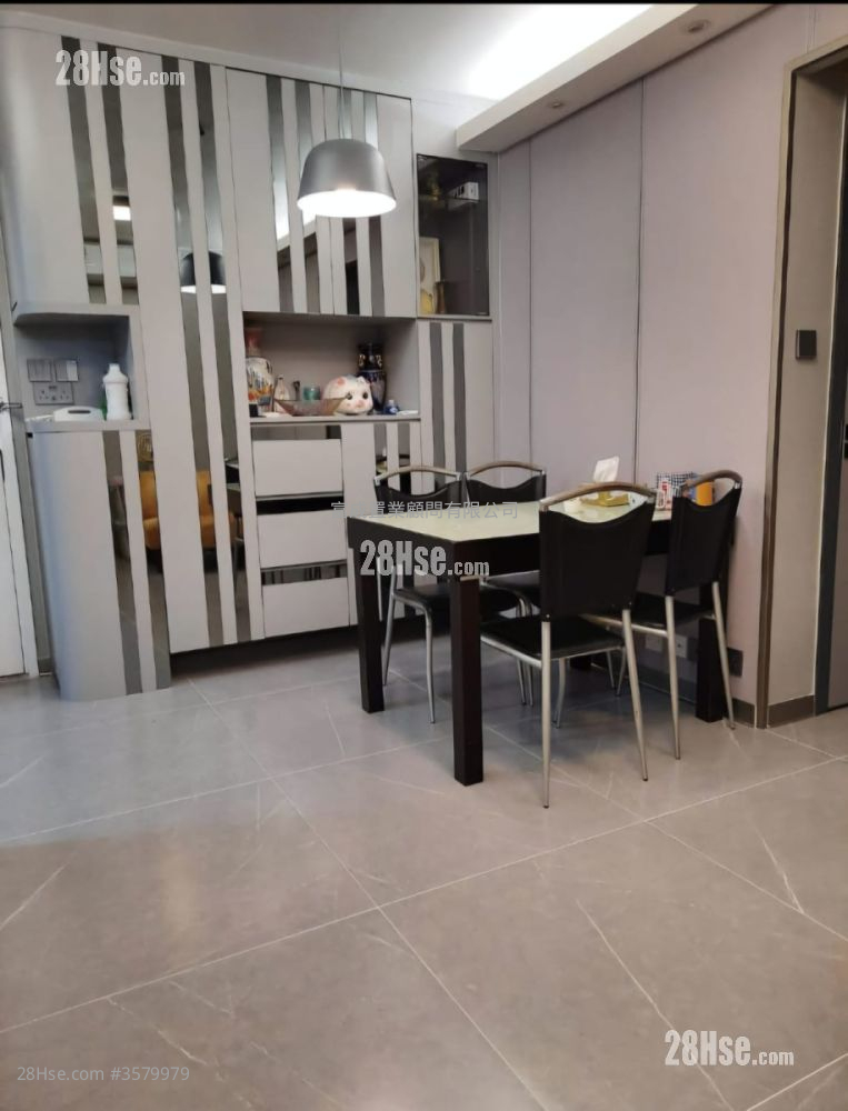 Kwun Tak Court Sell 3 Bedrooms , 2 Bathrooms 568 ft² ( 52.8 m² )