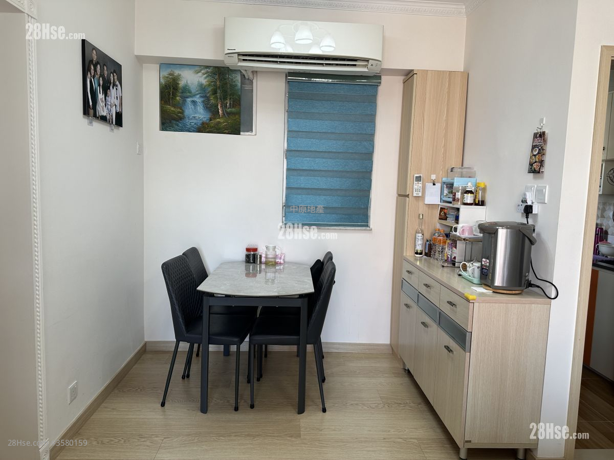 Yuen Long Plaza Sell 3 Bedrooms , 1 Bathroom 550 ft² ( 51.1 m² )