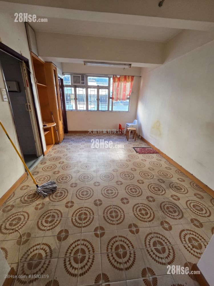 United Building Sell 2 Bedrooms , 1 Bathroom 445 ft² ( 41.3 m² )