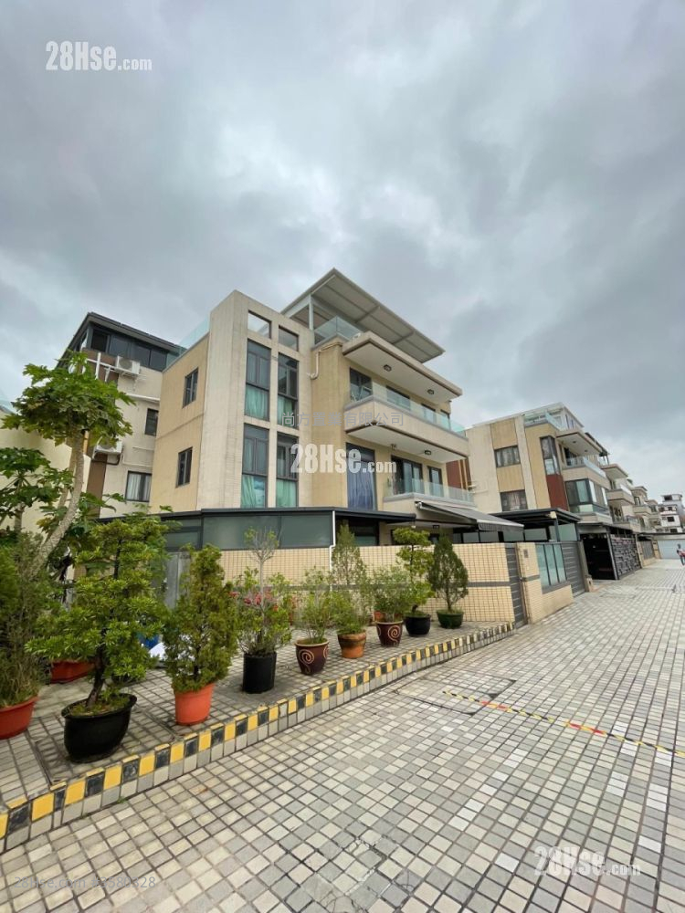 Village Rental 3 Bedrooms , 2 Bathrooms 700 ft² ( 65.0 m² )