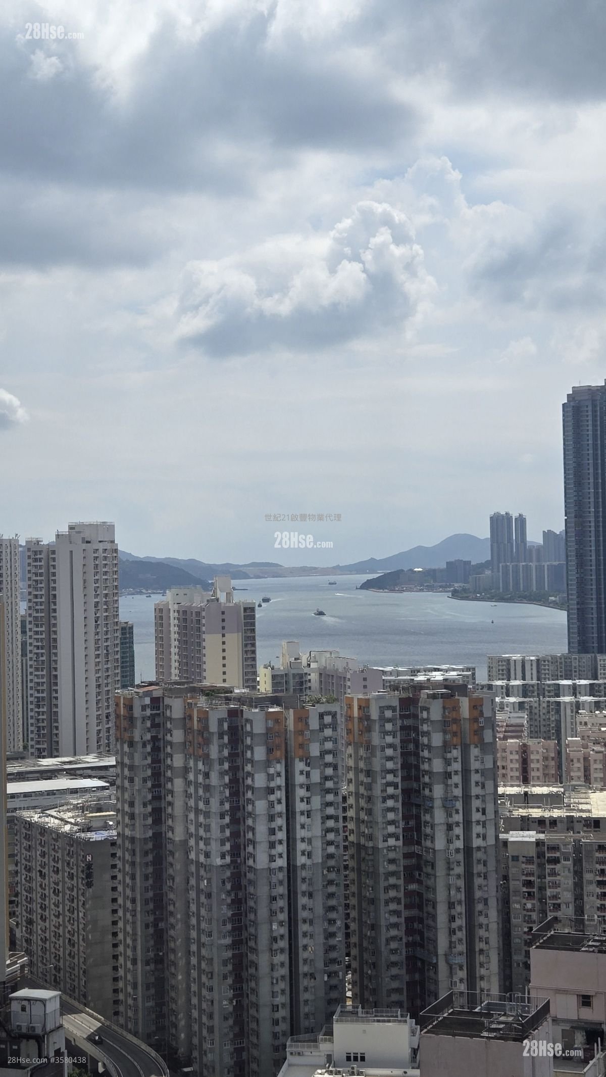 In One Rental 3 Bedrooms , 2 Bathrooms 656 ft² ( 60.9 m² )