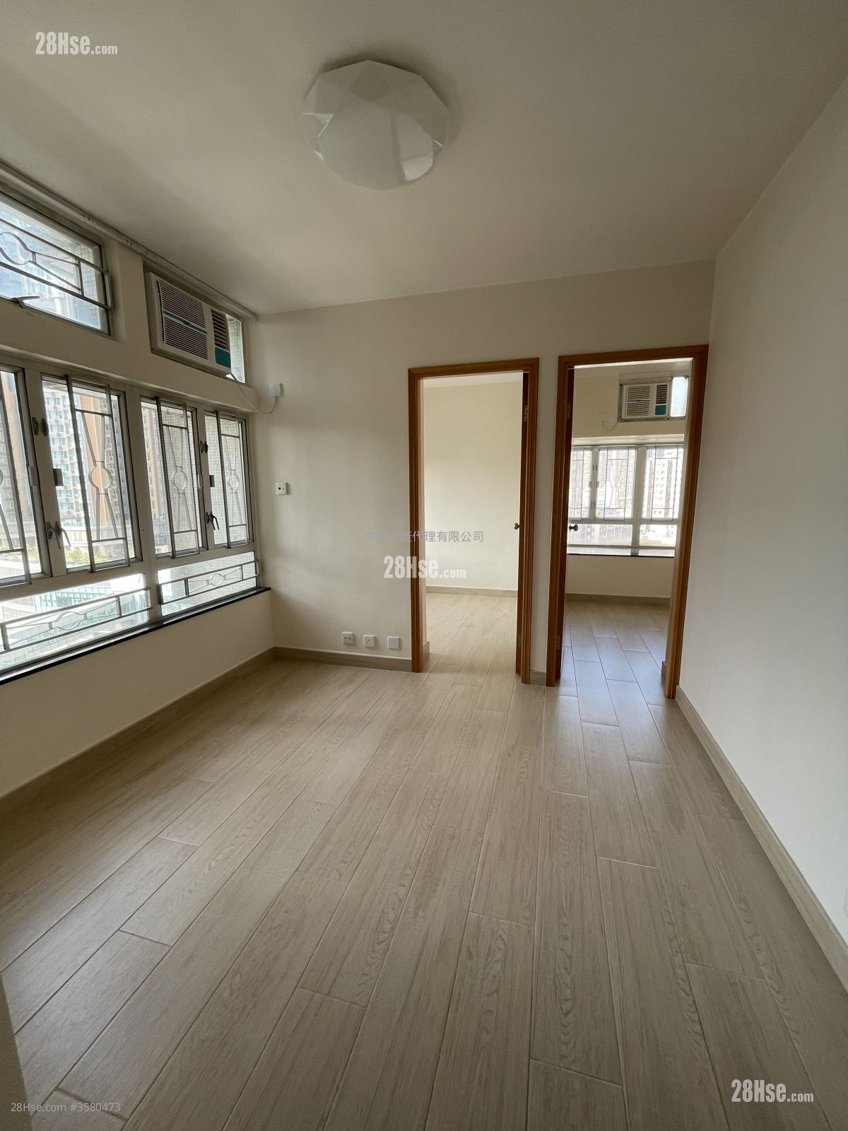 Kam Wah Garden Sell 2 Bedrooms 353 ft² ( 32.8 m² )