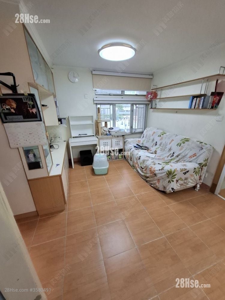Sun Kwai Hing Gardens Sell 3 Bedrooms , 1 Bathroom 570 ft² ( 53.0 m² )