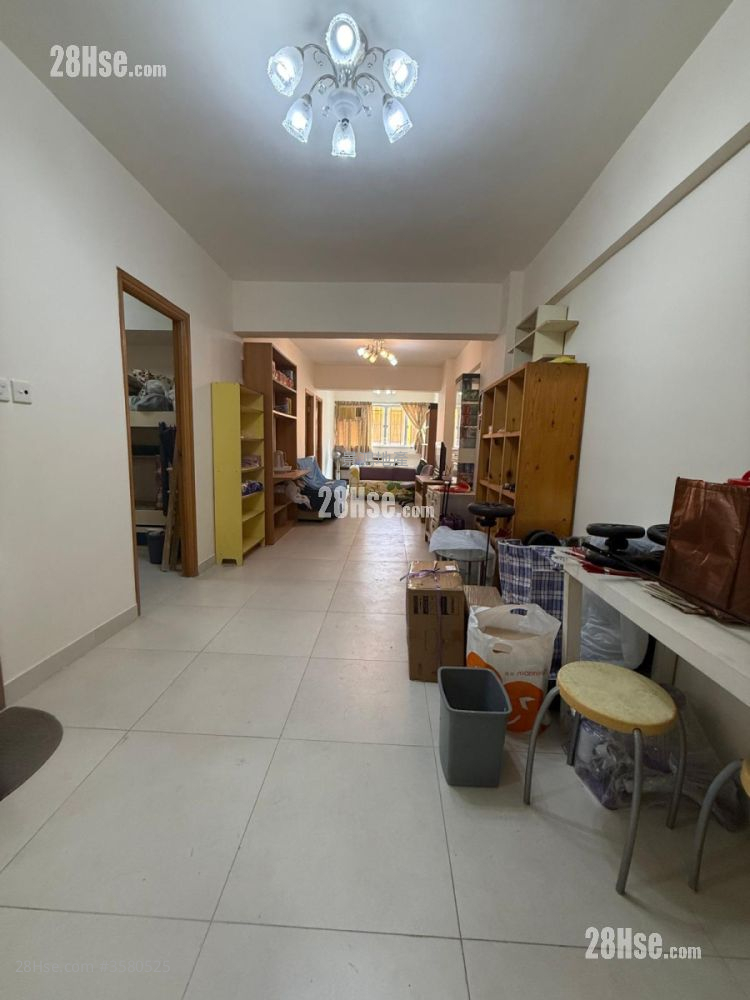 Man Wah Building Sell 3 Bedrooms , 2 Bathrooms 820 ft² ( 76.2 m² )