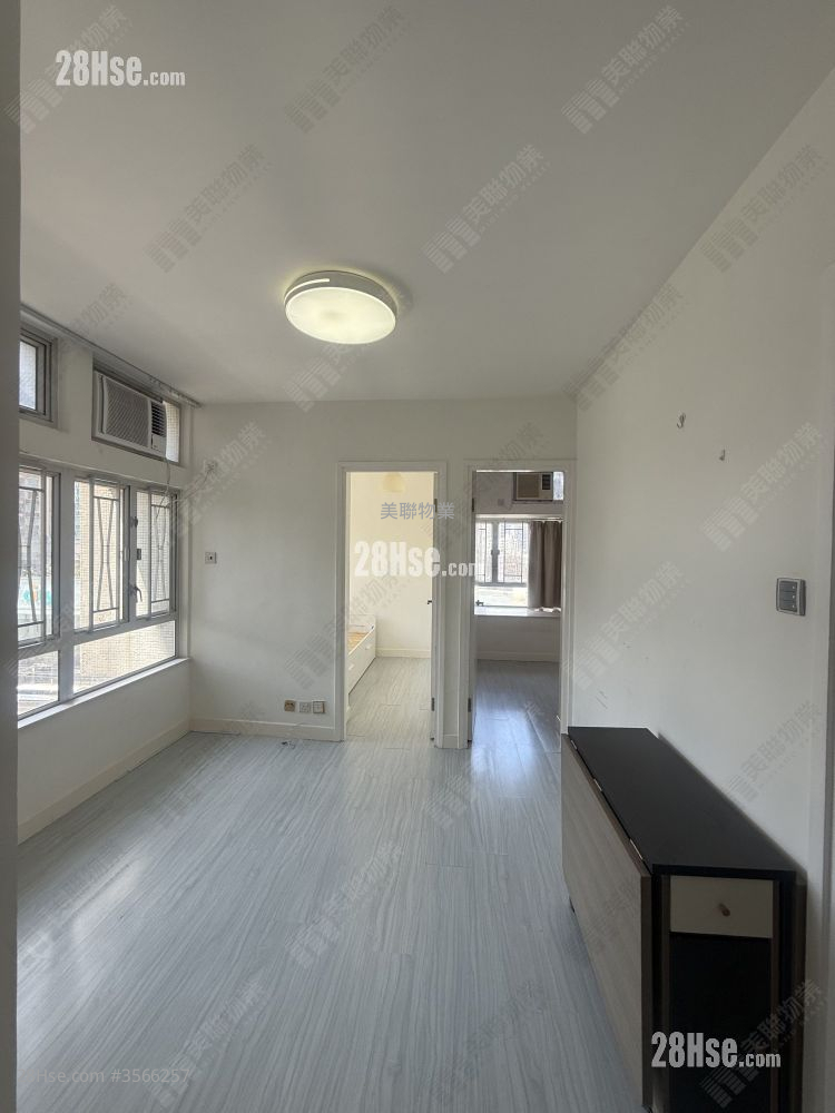 Kam Wah Garden Sell 2 Bedrooms 330 ft² ( 30.7 m² )