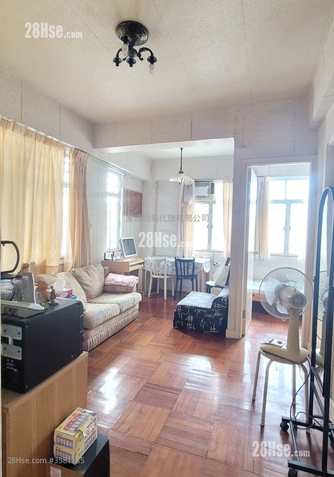 Shaukiwan Centre Sell 1 Bedroom , 1 Bathroom 294 ft² ( 27.3 m² )