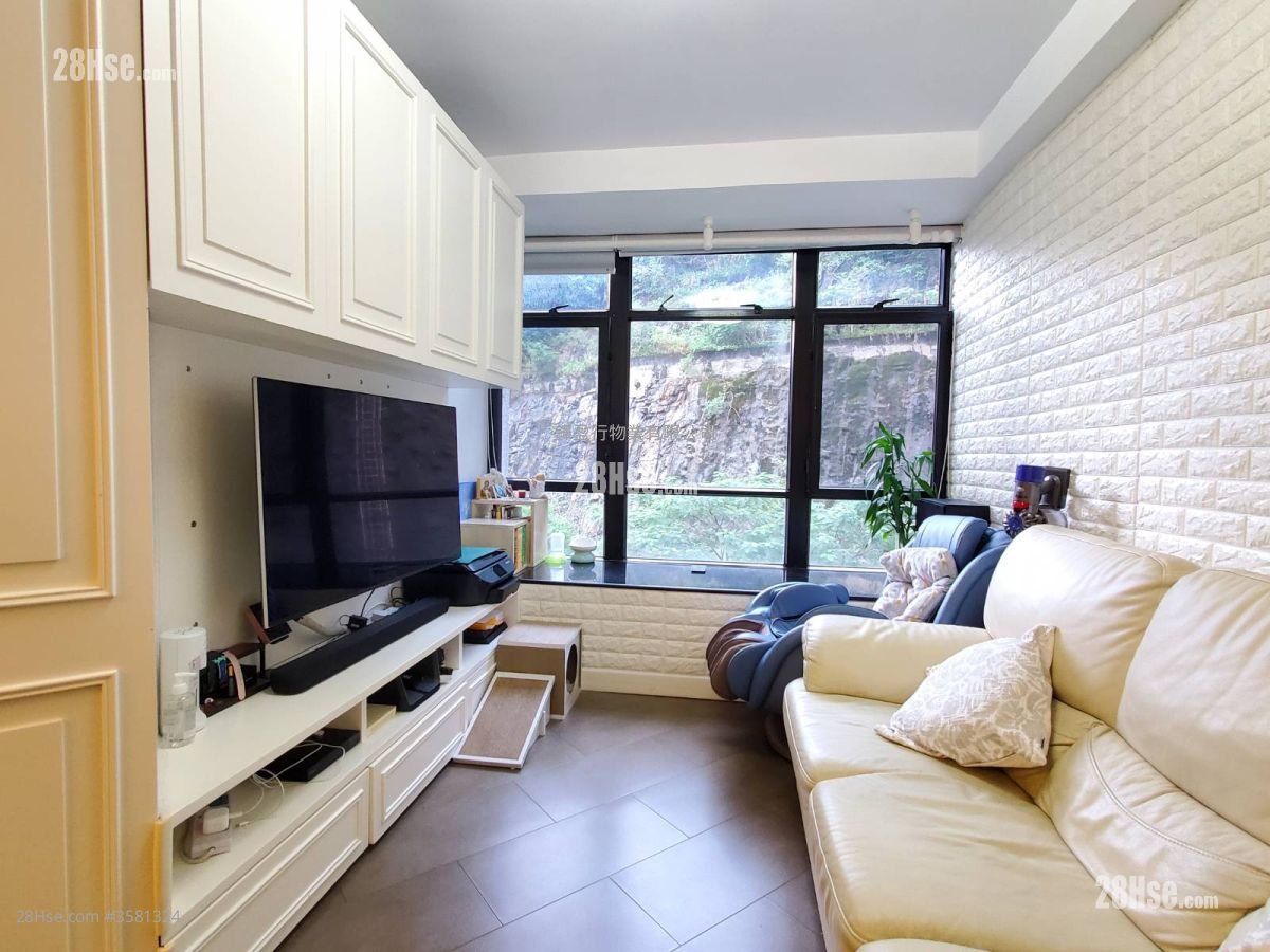 Kornhill Rental 2 Bedrooms , 1 Bathroom 524 ft² ( 48.7 m² )