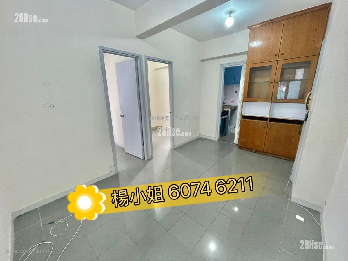 Tak Hay Building Sell 2 Bedrooms , 1 Bathroom 292 ft² ( 27.1 m² )