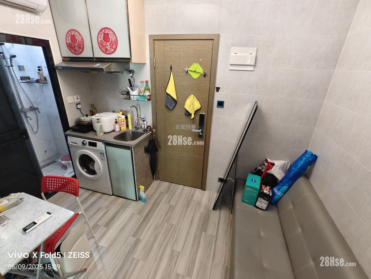 Man King Building Rental 2 Bedrooms , 1 Bathroom 250 ft² ( 23.2 m² )