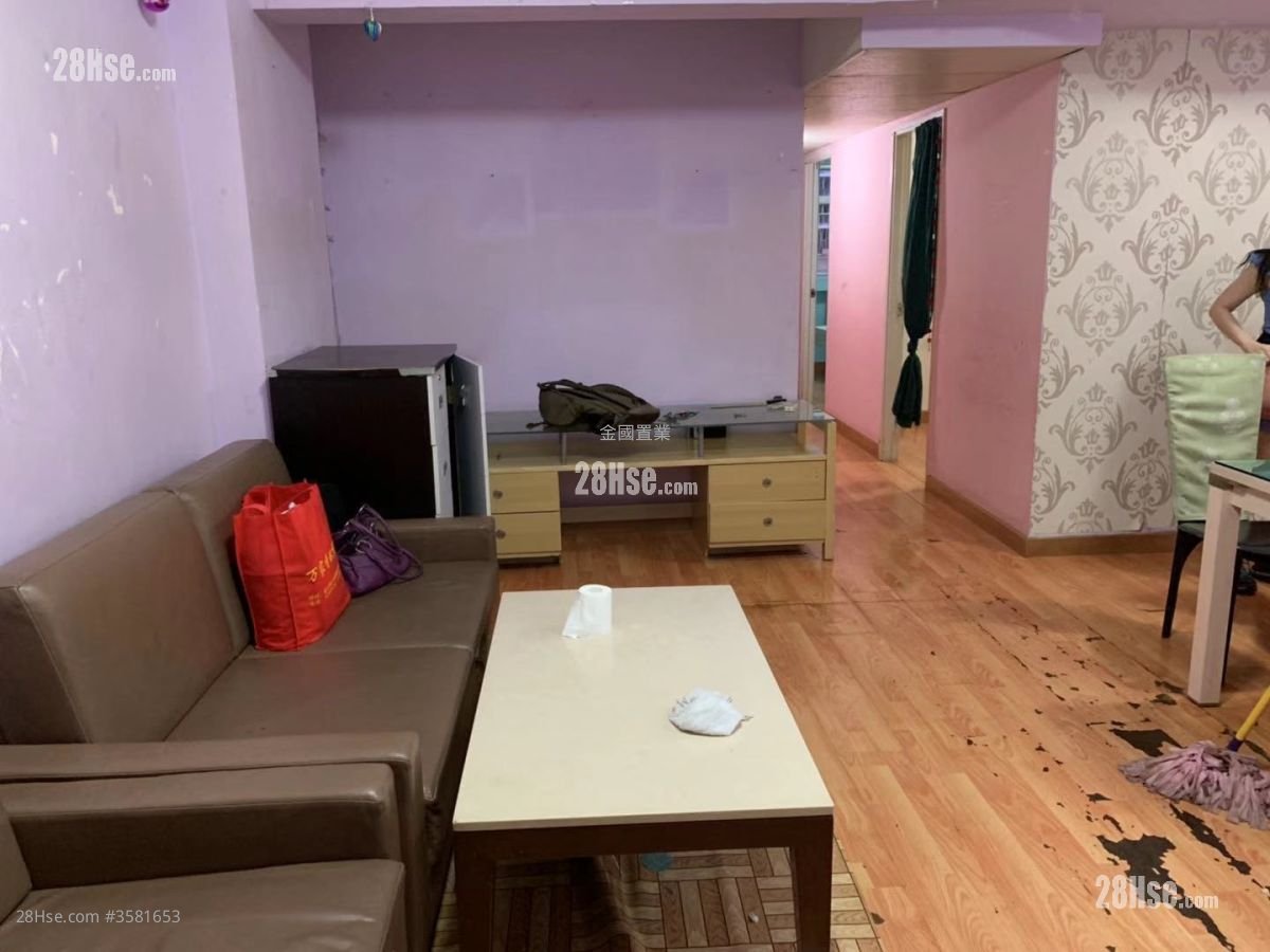 Man Wah Building Sell 5+ Bedrooms , 5+ Bathrooms 820 ft² ( 76.2 m² )