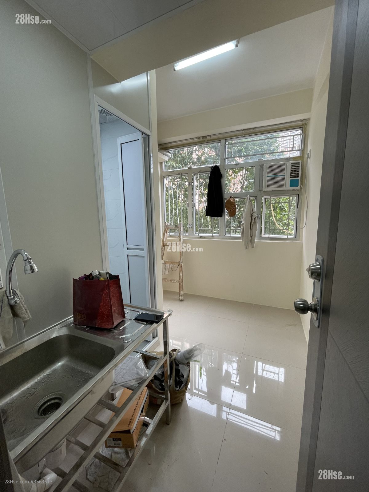 Yan Oi Building Rental Studio , 1 Bathroom 95 ft² ( 8.8 m² )