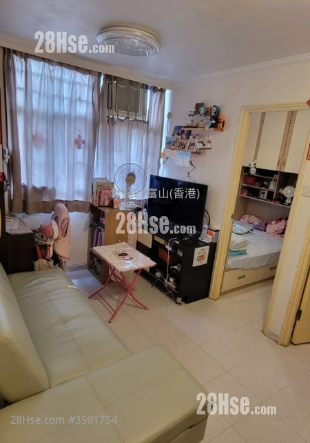 Lung Poon Court Sell 2 Bedrooms , 1 Bathroom 383 ft² ( 35.6 m² )