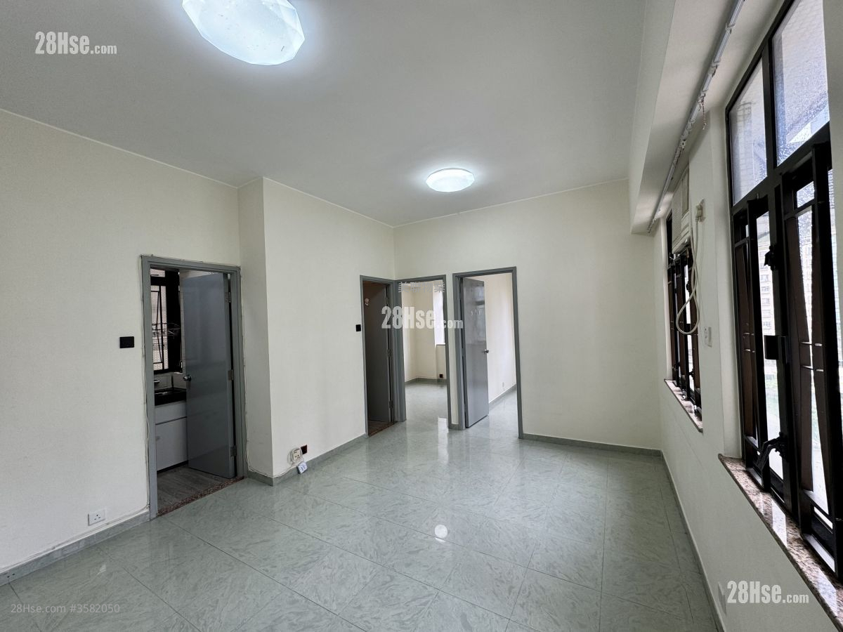 Lai Shing Garden Sell 3 Bedrooms , 1 Bathroom 441 ft² ( 41.0 m² )