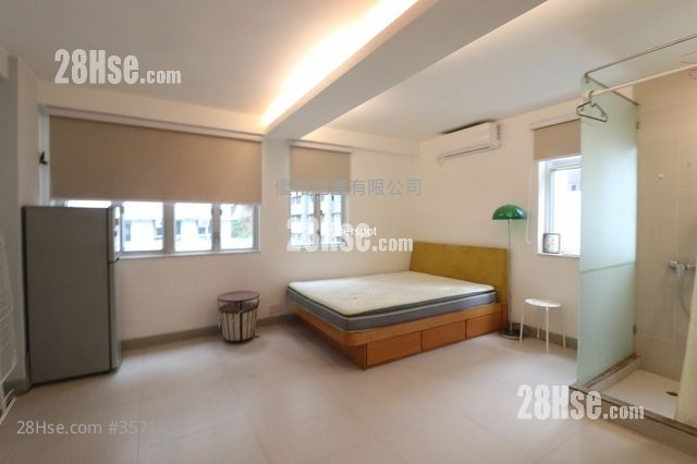 Moonstar Court Rental Studio , 1 Bathroom 250 ft² ( 23.2 m² )