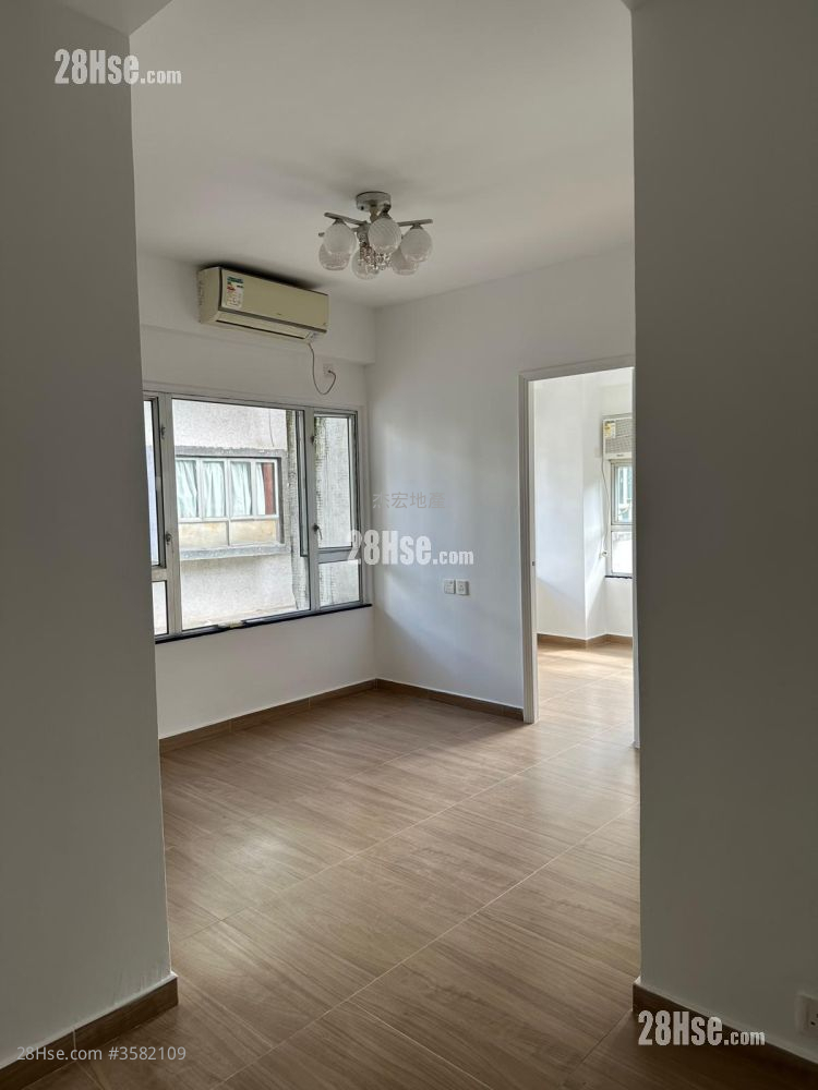 Golden Lion Garden Rental 2 Bedrooms , 1 Bathroom 336 ft² ( 31.2 m² )