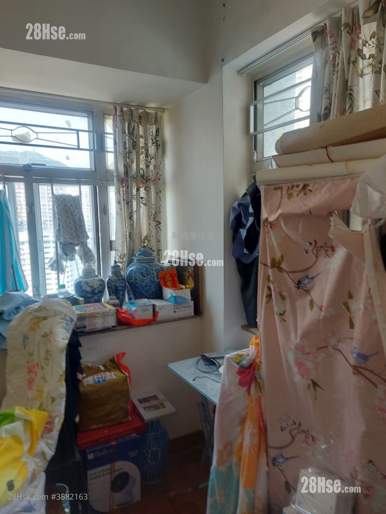 Fortune Plaza Sell 2 Bedrooms , 1 Bathroom 339 ft² ( 31.5 m² )
