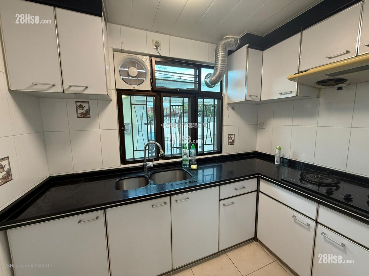 Fairview Park Rental 3 Bedrooms , 2 Bathrooms 848 ft² ( 78.8 m² )