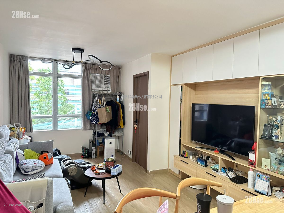 Po Ming Court Sell 2 Bedrooms , 1 Bathroom 535 ft² ( 49.7 m² )