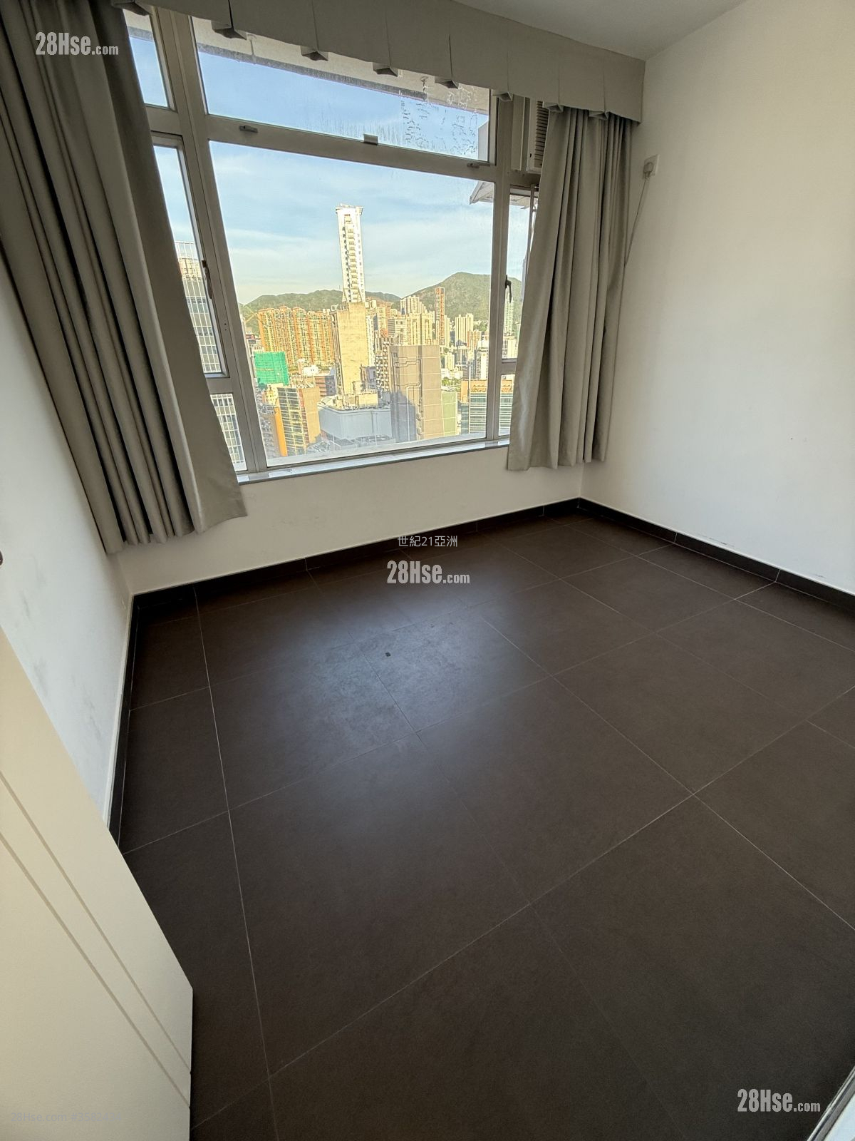 Southorn Garden Sell 2 Bedrooms , 1 Bathroom 571 ft² ( 53.0 m² )