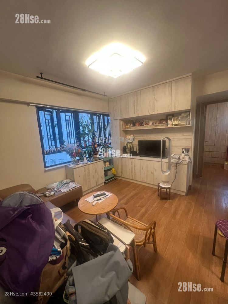 Lascar Court Sell 2 Bedrooms , 1 Bathroom 450 ft² ( 41.8 m² )