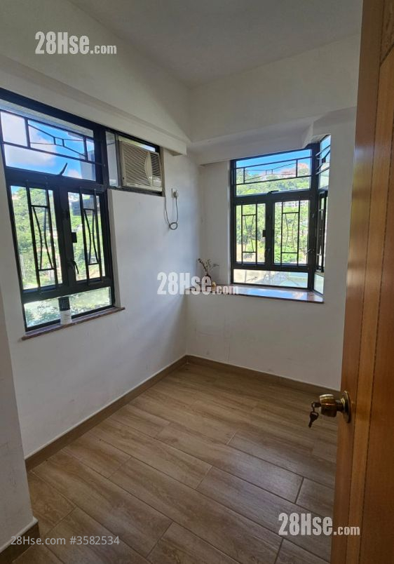 Wai Wah Centre Rental 2 Bedrooms , 1 Bathroom 358 ft² ( 33.3 m² )