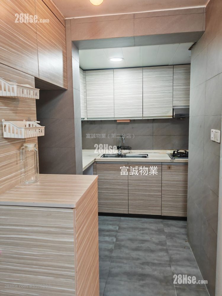 Hong Nga Court Sell 3 Bedrooms , 1 Bathroom 606 ft² ( 56.3 m² )