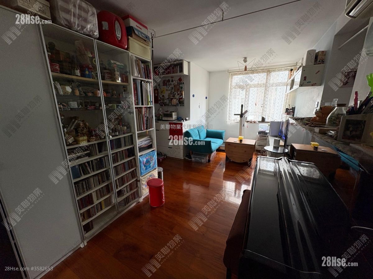Luk Yeung Sun Chuen Sell 3 Bedrooms , 1 Bathroom 582 ft² ( 54.1 m² )