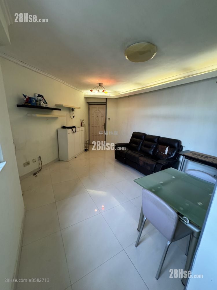 Kwai Hong Court Sell 2 Bedrooms , 2 Bathrooms 477 ft² ( 44.3 m² )