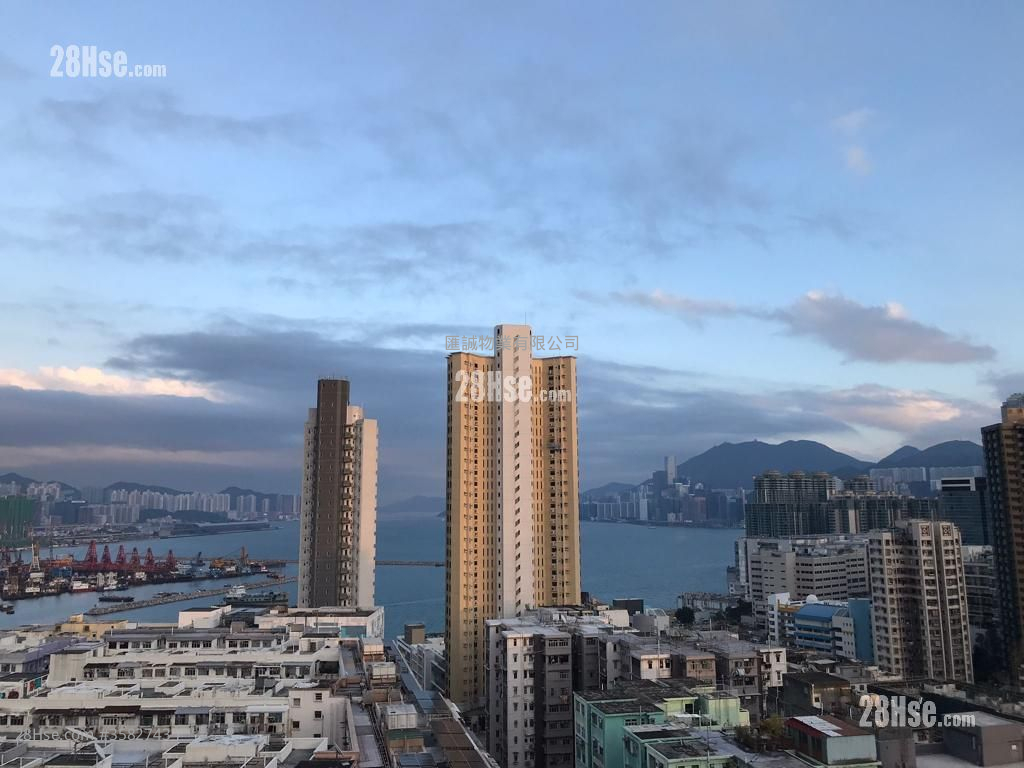 City Hub Sell 2 Bedrooms , 1 Bathroom 536 ft² ( 49.8 m² )