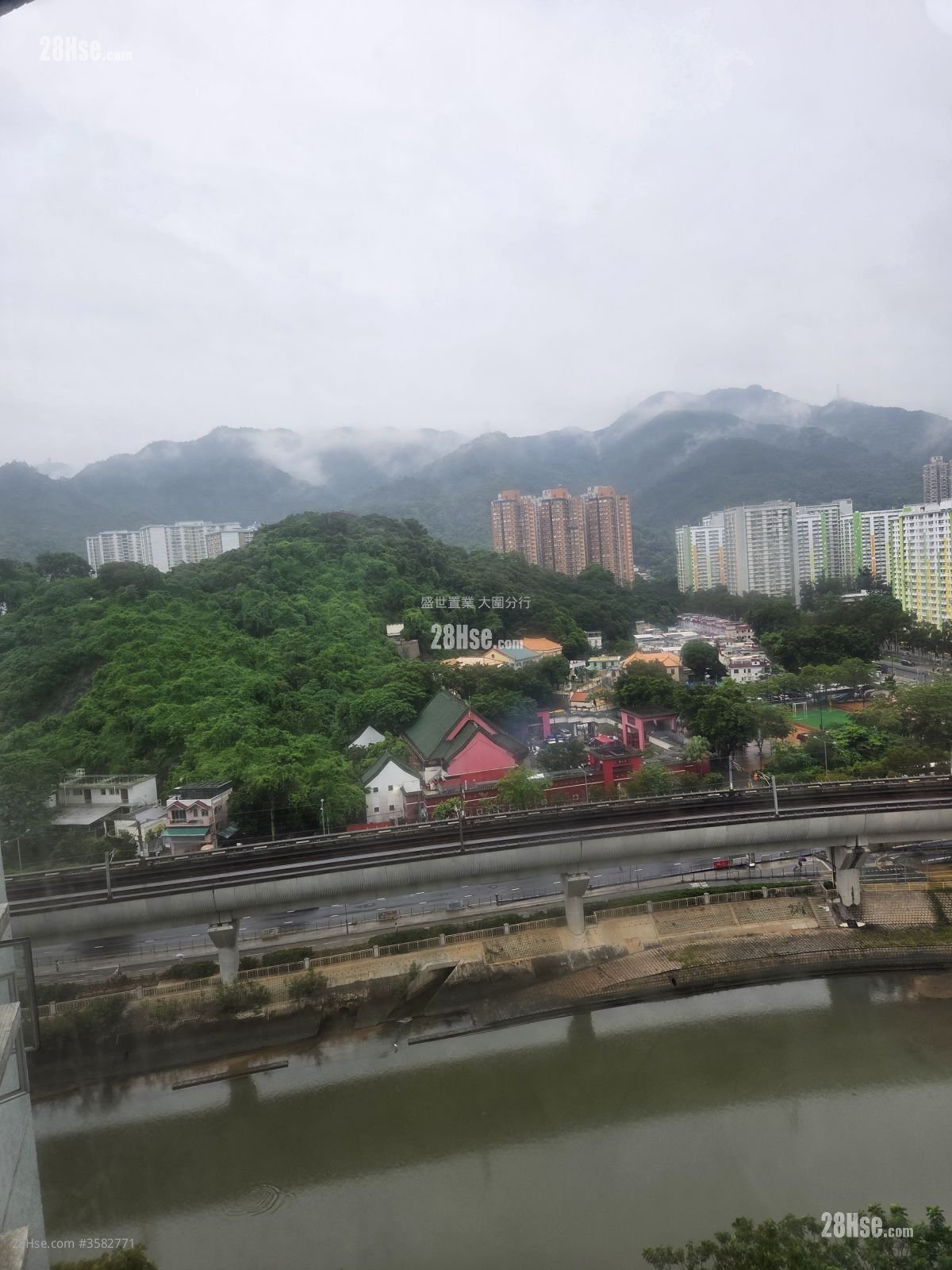 Man Lai Court Sell 3 Bedrooms , 2 Bathrooms 622 ft² ( 57.8 m² )