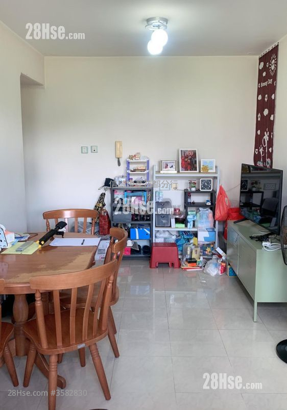 Cheong Shing Court Sell 650 ft² ( 60.4 m² )