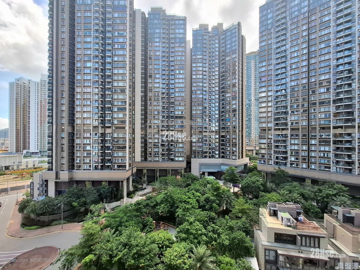 Century Link Sell 2 Bedrooms , 1 Bathroom 463 ft² ( 43.0 m² )