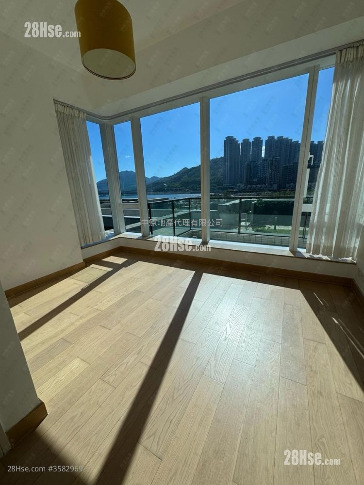Monterey Sell 3 Bedrooms 713 ft² ( 66.2 m² )
