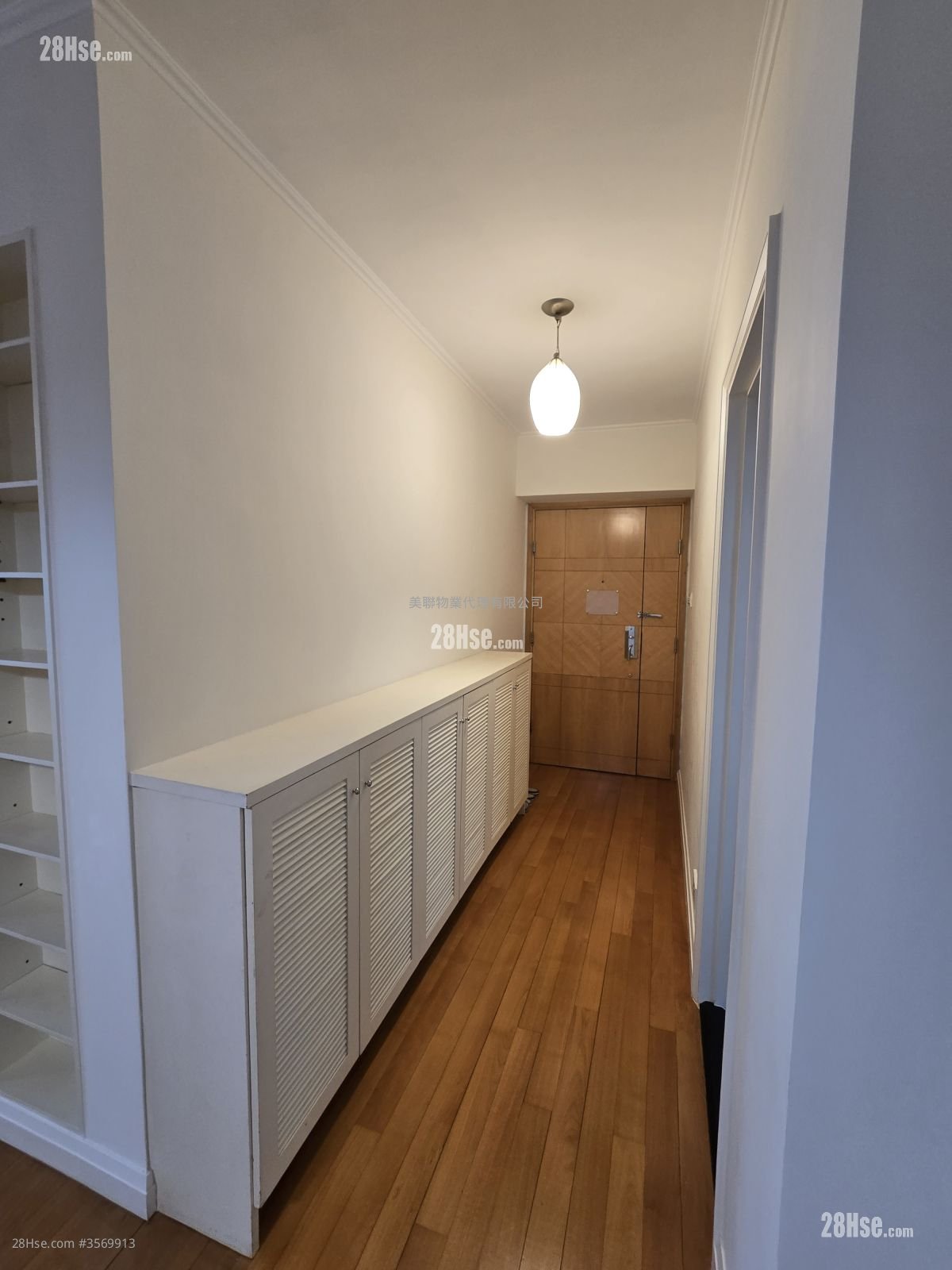 The Waterfront Rental 3 Bedrooms , 2 Bathrooms 1,056 ft² ( 98.1 m² )
