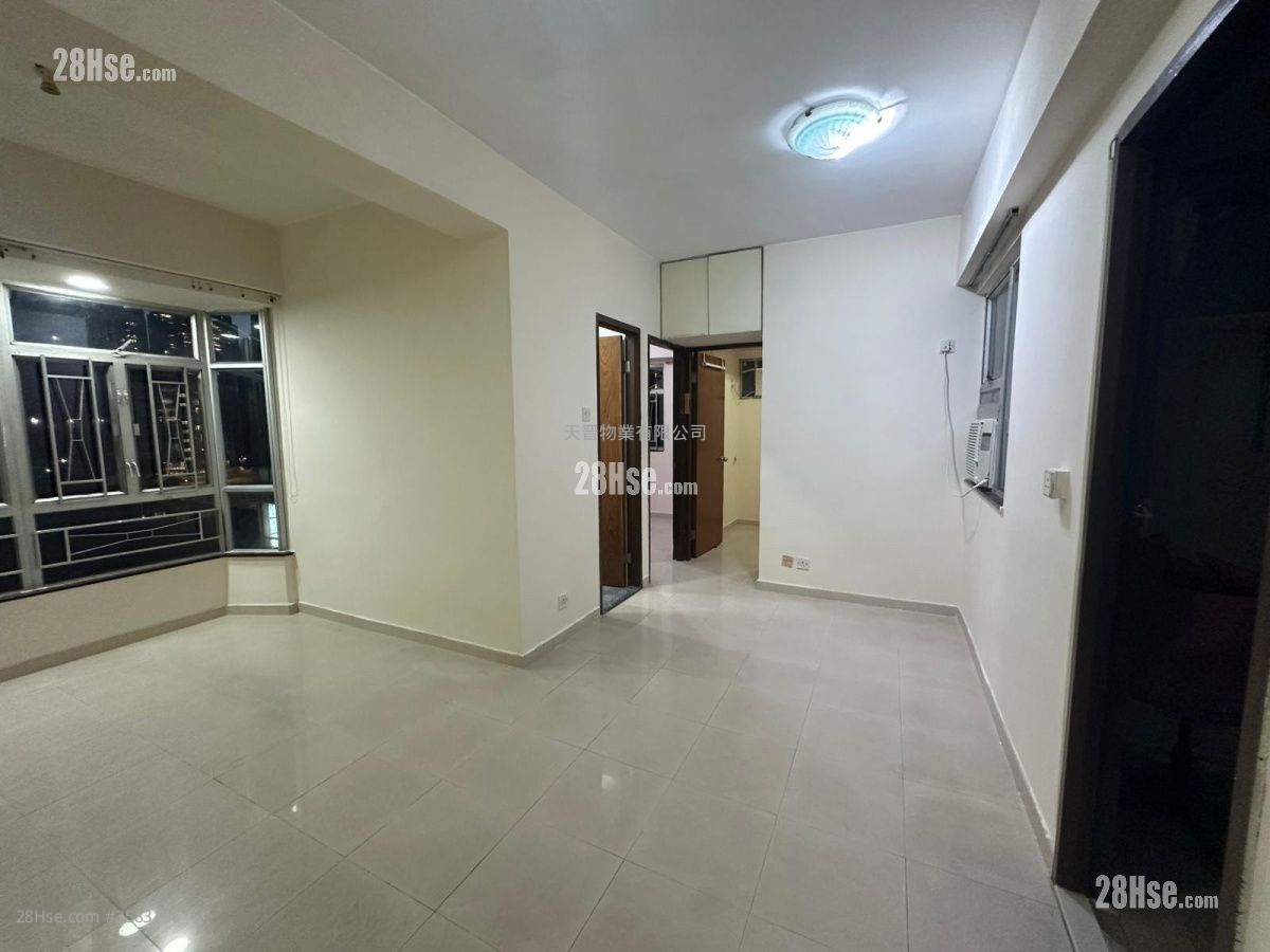 Full Hang Court Sell 2 Bedrooms , 1 Bathroom 411 ft² ( 38.2 m² )
