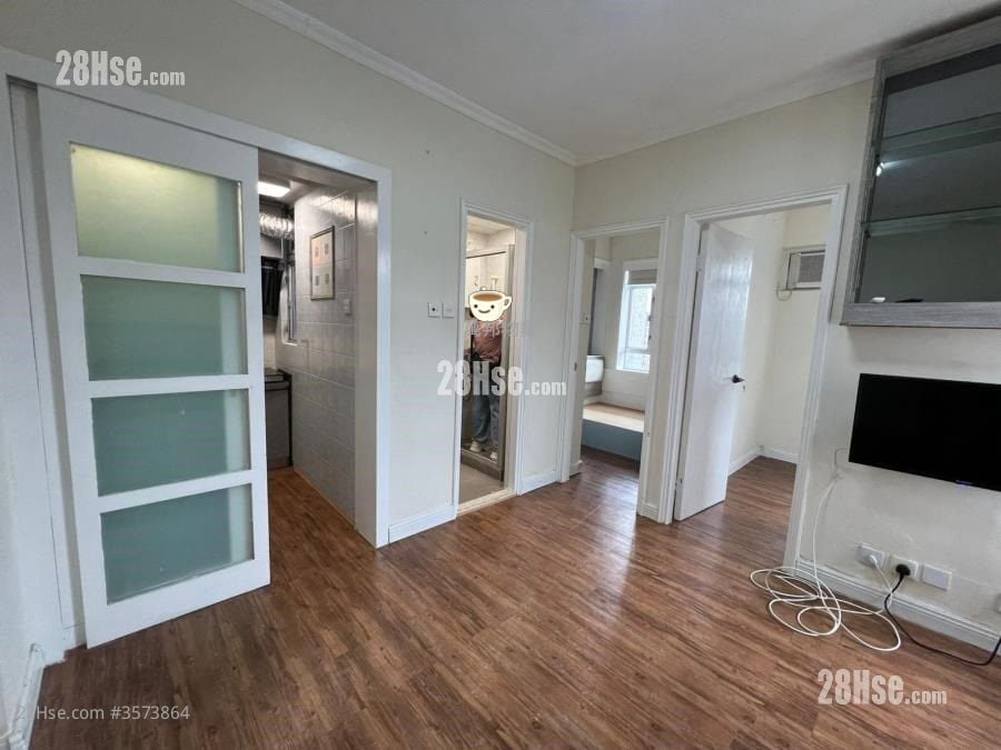 Beautiful Garden Rental 2 Bedrooms , 1 Bathroom 293 ft² ( 27.2 m² )
