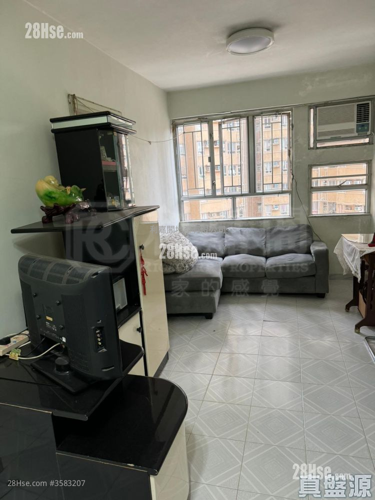 Hong Sing Garden Sell 2 Bedrooms , 1 Bathroom 494 ft² ( 45.9 m² )